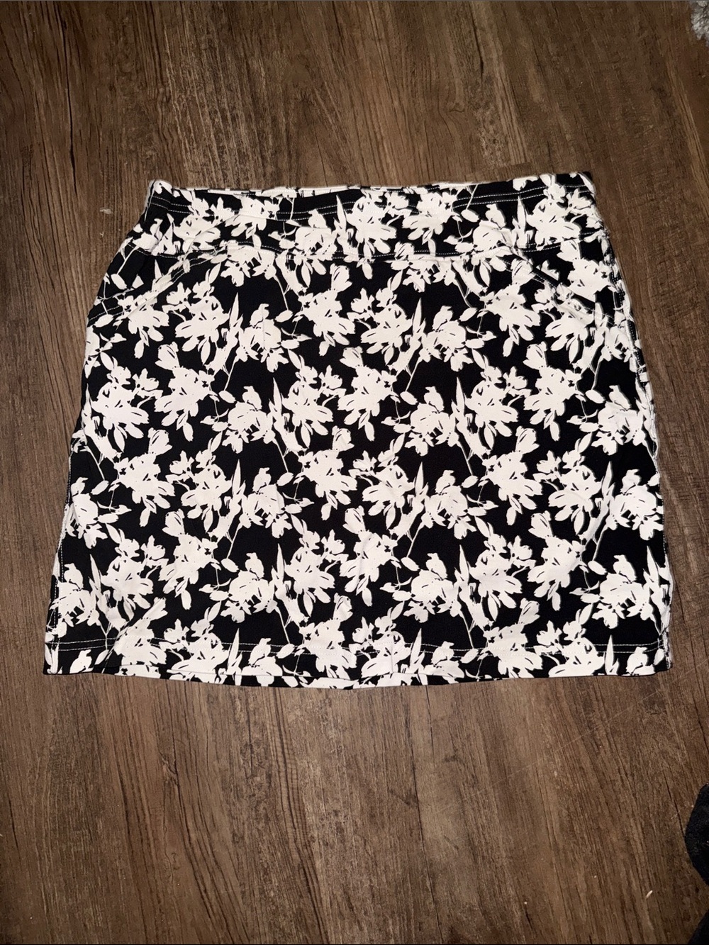 Mario Serrani Black and White Floral Mini Skirt